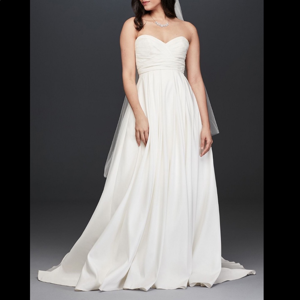 David’s Bridal strapless sweetheart wedding dress